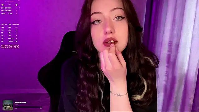 Meowluly online show from May 2026 09:09:02 PM