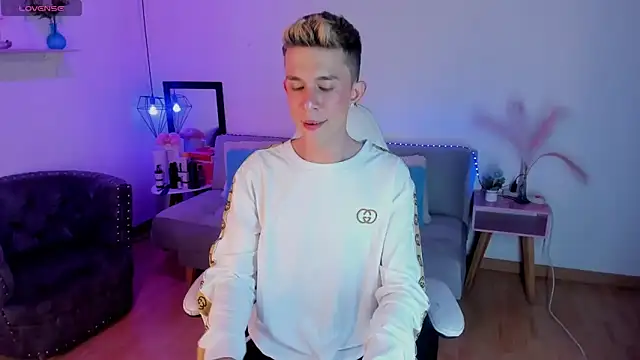 Snapshot of Juaan_Diick chatting on February 2026 07:42:02 PM Juaan Diick online show from February 2026 07:42:02 PM