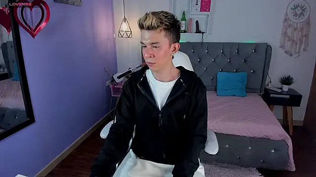 Snapshot of Juaan_Diick chatting on March 2026 04:36:01 PM Juaan Diick online show from March 2026 04:36:01 PM