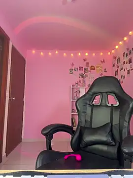 Davne  online show from March 2026 10:46:01 PM