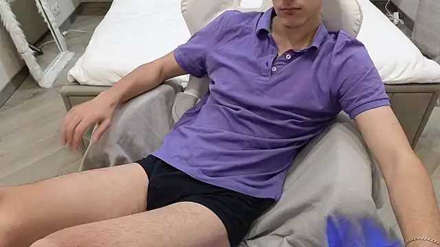 MoonlinSkinn online show from December 2025 01:03:02 AM