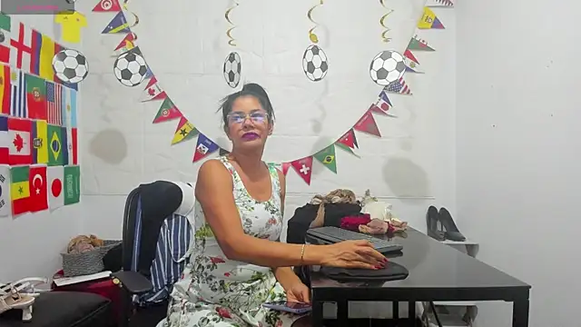 Snapshot of Miss_clarepocahose chatting on June 2026 12:04:02 AM Miss clarepocahose online show from June 2026 12:04:02 AM