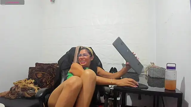 Snapshot of Miss_clarepocahose chatting on July 2026 11:06:02 PM Miss clarepocahose online show from July 2026 11:06:02 PM