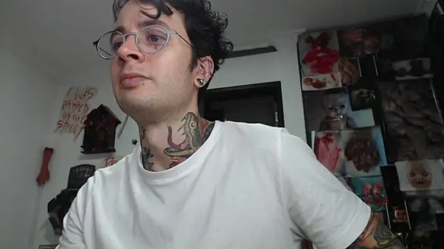 CryBoy13 online show from December 2025 04:31:02 AM