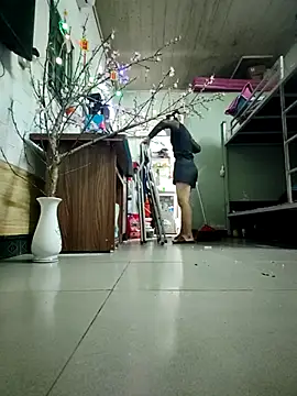 LianLaz online show from February 2026 12:25:01 PM