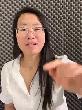 Snapshot of TU-37 chatting on November 2025 08:06:02 AM TU-37 online show from November 2025 08:06:02 AM