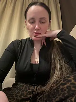Snapshot of TomilaSi chatting on April 2026 07:55:02 PM TomilaSi online show from April 2026 07:55:02 PM