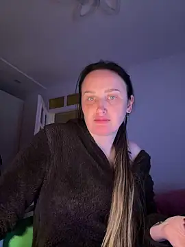 Snapshot of TomilaSi chatting on April 2026 09:43:02 PM TomilaSi online show from April 2026 09:43:02 PM