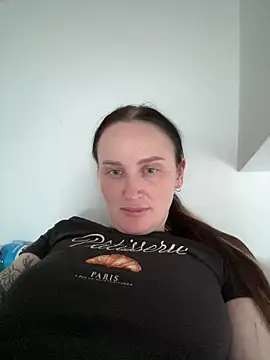 Snapshot of TomilaSi chatting on May 2026 06:28:02 PM TomilaSi online show from May 2026 06:28:02 PM