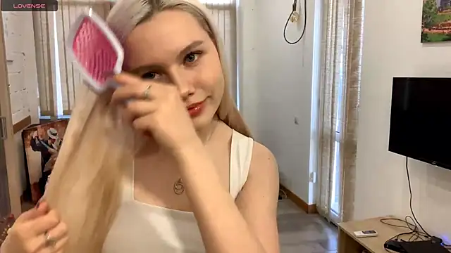 Snapshot of MistikMinx chatting on December 2025 01:18:02 PM MistikMinx online show from December 2025 01:18:02 PM