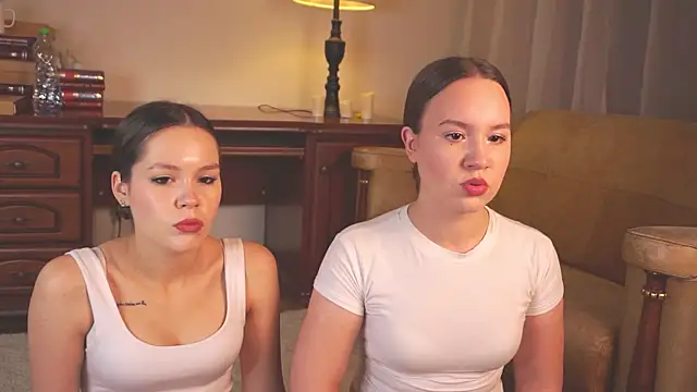 Snapshot of VirginiaRowe chatting on November 2025 02:19:01 PM VirginiaRowe online show from November 2025 02:19:01 PM