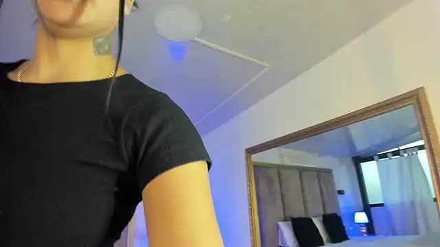 MelissaGill  online show from December 2025 12:36:02 PM