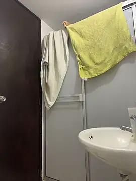 Miia moonn online show from December 2025 11:15:02 AM