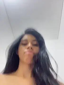 Miia moonn online show from December 2025 11:28:01 AM