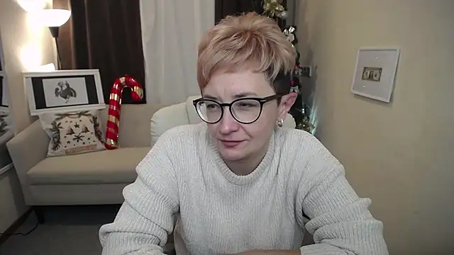 Snapshot of ChristinaRainforce chatting on November 2025 01:02:02 PM ChristinaRainforce online show from November 2025 01:02:02 PM