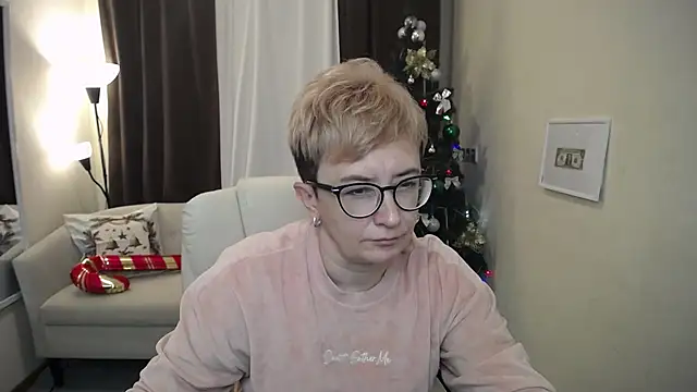 Snapshot of ChristinaRainforce chatting on November 2025 01:14:02 PM ChristinaRainforce online show from November 2025 01:14:02 PM