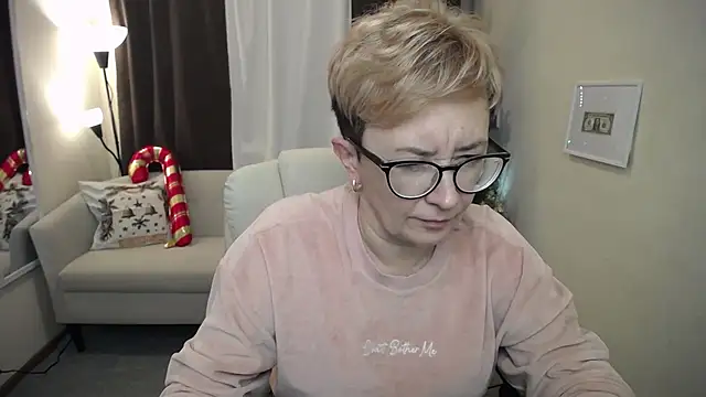 Snapshot of ChristinaRainforce chatting on December 2025 01:38:02 PM ChristinaRainforce online show from December 2025 01:38:02 PM