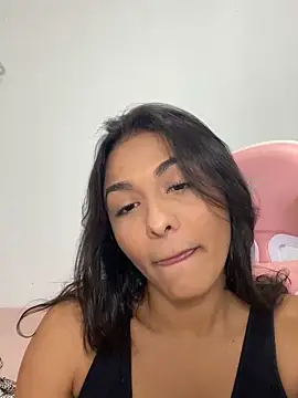 Laurapocahontas online show from November 2025 12:24:02 AM