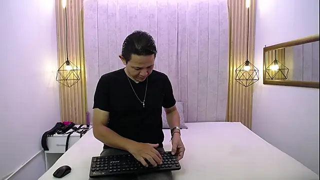 DaniyMel online show from December 2025 12:23:02 PM