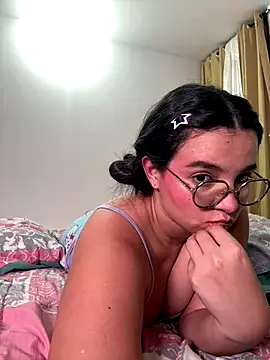 LilBunny 1 online show from November 2025 12:00:01 AM