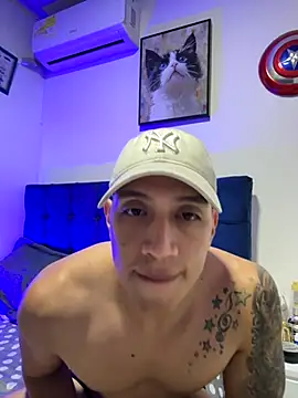 Snapshot of OliverWest04 chatting on November 2025 09:31:01 AM OliverWest04 online show from November 2025 09:31:01 AM