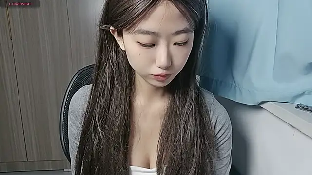 Yyoo-99 online show from December 2025 01:39:01 PM