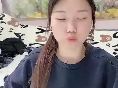 Snapshot of Poppy13 chatting on December 2025 08:08:02 AM Poppy13 online show from December 2025 08:08:02 AM