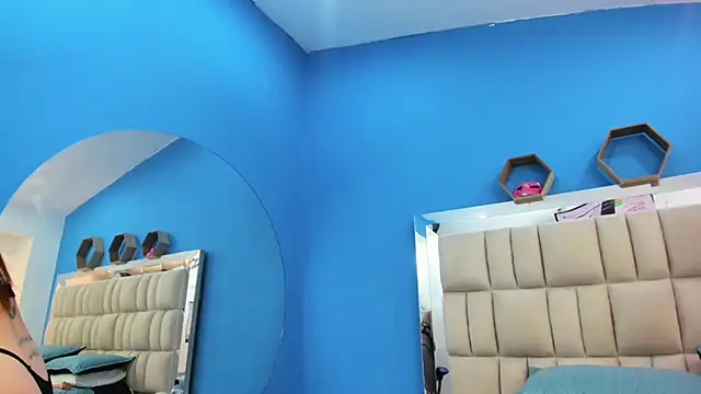 melany love0 online show from February 2026 01:15:01 PM