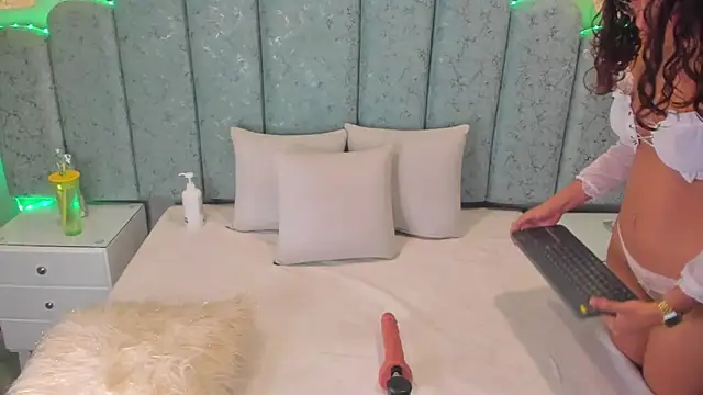 ninacrave  online show from January 2026 03:21:01 AM