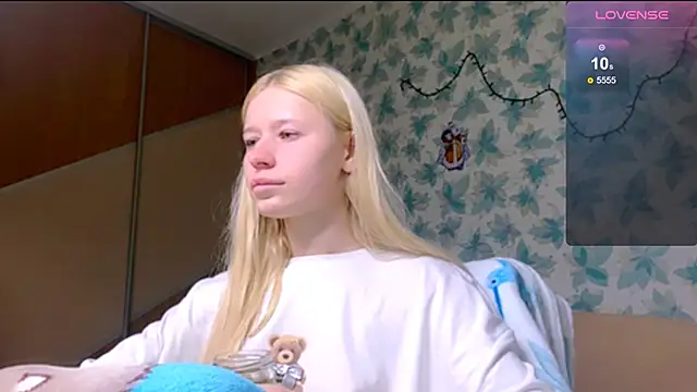 Snapshot of Barbie_Blondie chatting on March 2026 04:28:02 PM Barbie Blondie online show from March 2026 04:28:02 PM
