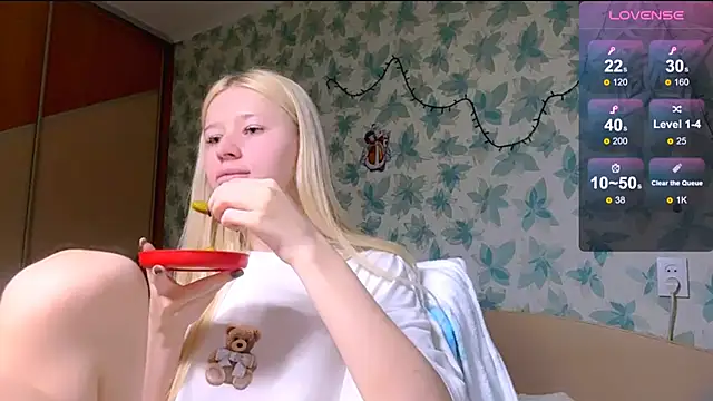 Snapshot of Barbie_Blondie chatting on March 2026 03:23:01 PM Barbie Blondie online show from March 2026 03:23:01 PM