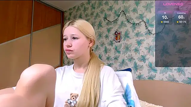 Snapshot of Barbie_Blondie chatting on April 2026 01:53:02 PM Barbie Blondie online show from April 2026 01:53:02 PM