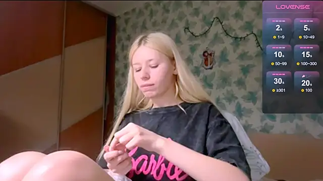 Snapshot of Barbie_Blondie chatting on April 2026 04:12:02 PM Barbie Blondie online show from April 2026 04:12:02 PM
