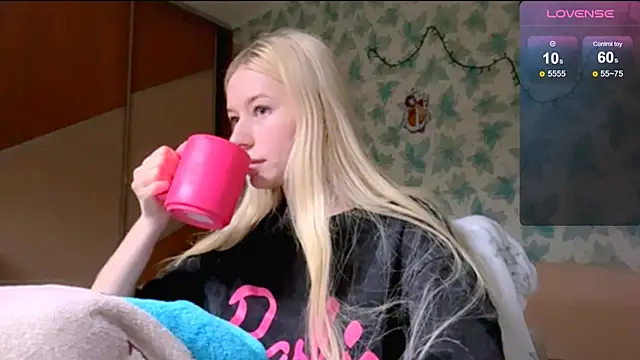 Snapshot of Barbie_Blondie chatting on April 2026 05:07:02 PM Barbie Blondie online show from April 2026 05:07:02 PM