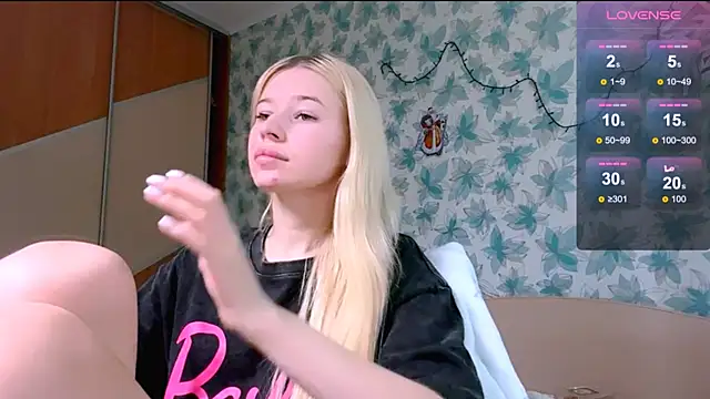 Snapshot of Barbie_Blondie chatting on April 2026 11:49:01 AM Barbie Blondie online show from April 2026 11:49:01 AM