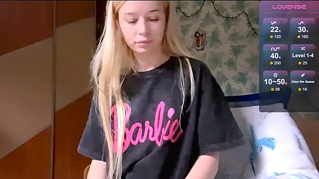 Snapshot of Barbie_Blondie chatting on April 2026 07:58:02 PM Barbie Blondie online show from April 2026 07:58:02 PM