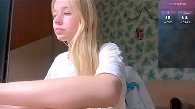 Snapshot of Barbie_Blondie chatting on April 2026 04:32:02 PM Barbie Blondie online show from April 2026 04:32:02 PM