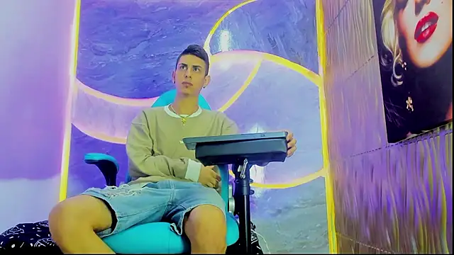 Snapshot of twink_scott_ chatting on February 2026 05:16:02 AM twink scott online show from February 2026 05:16:02 AM