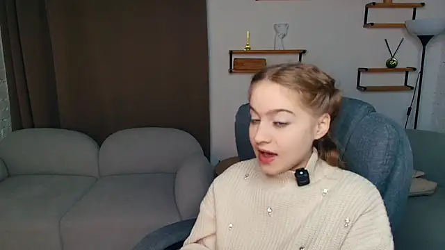 FairrryBluuum online show from November 2025 02:31:02 PM