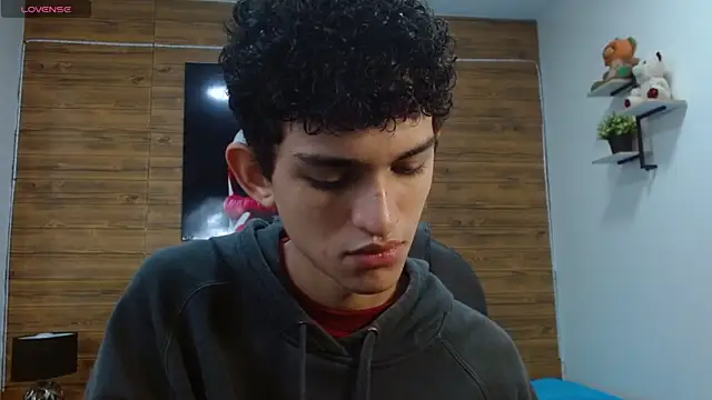 Michaelkoiv online show from December 2025 12:14:01 PM