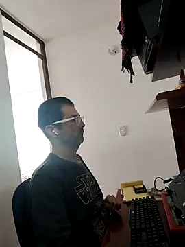 Snapshot of Fuegosutil chatting on November 2025 04:52:01 PM Fuegosutil online show from November 2025 04:52:01 PM