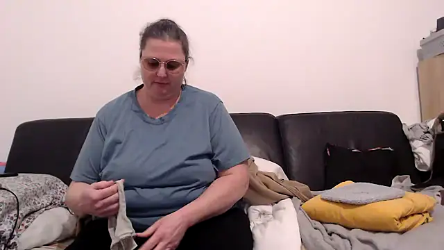 bea french curvy online show from February 2026 09:19:01 PM