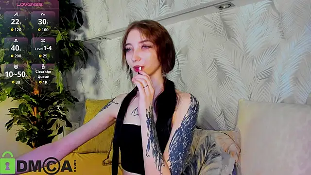 Snapshot of Ellen_Hops chatting on June 2026 01:11:02 AM Ellen Hops online show from June 2026 01:11:02 AM