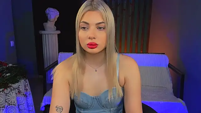 Snapshot of HyileyClark chatting on January 2026 05:23:01 AM HyileyClark online show from January 2026 05:23:01 AM