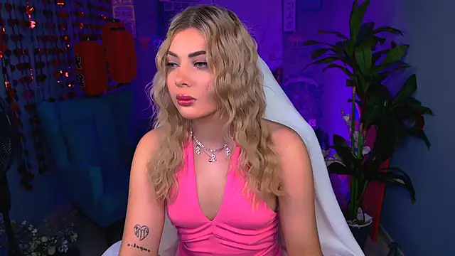 Snapshot of HyileyClark chatting on February 2026 10:14:01 AM HyileyClark online show from February 2026 10:14:01 AM