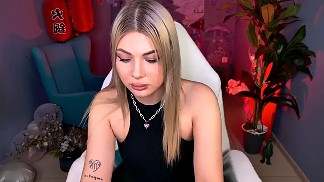 Snapshot of HyileyClark chatting on March 2026 03:19:02 PM HyileyClark online show from March 2026 03:19:02 PM