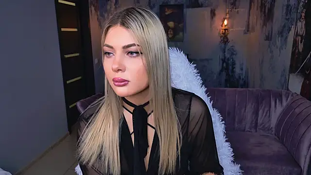 Snapshot of HyileyClark chatting on March 2026 09:15:01 AM HyileyClark online show from March 2026 09:15:01 AM