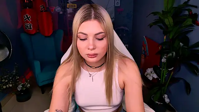 Snapshot of HyileyClark chatting on March 2026 11:16:02 AM HyileyClark online show from March 2026 11:16:02 AM