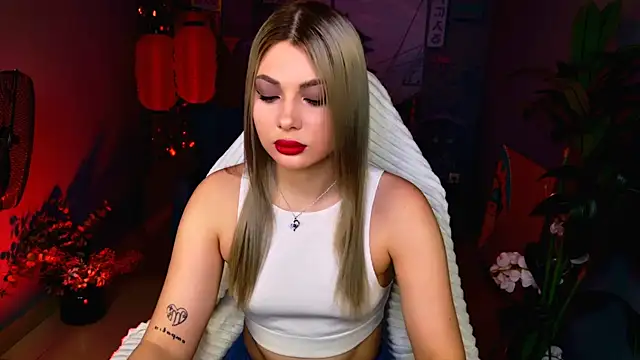 Snapshot of HyileyClark chatting on March 2026 09:21:02 AM HyileyClark online show from March 2026 09:21:02 AM