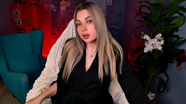 Snapshot of HyileyClark chatting on April 2026 07:42:01 AM HyileyClark online show from April 2026 07:42:01 AM